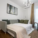 Sunny 2br Flat - Amzei Square - Amazing Terrace Lejlighed Bukarest