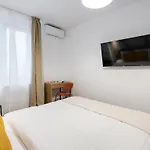 Sunny 2br Flat - Amzei Square - Amazing Terrace Lejlighed Bukarest