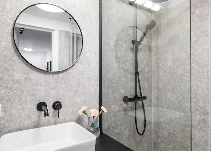 Sunny 2br Flat - Amzei Square - Amazing Terrace 公寓 *