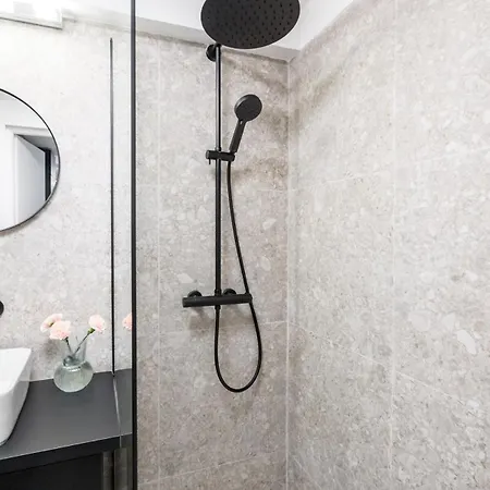 Sunny 2br Flat - Amzei Square - Amazing Terrace شقة بوخارست
