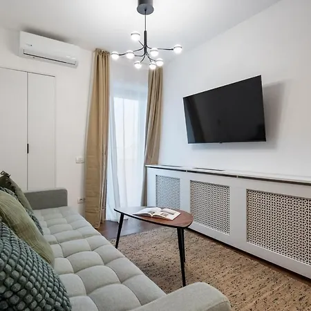 Sunny 2br Flat - Amzei Square - Amazing Terrace بوخارست