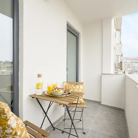 Sunny 2br Flat - Amzei Square - Amazing Terrace * Bucharest