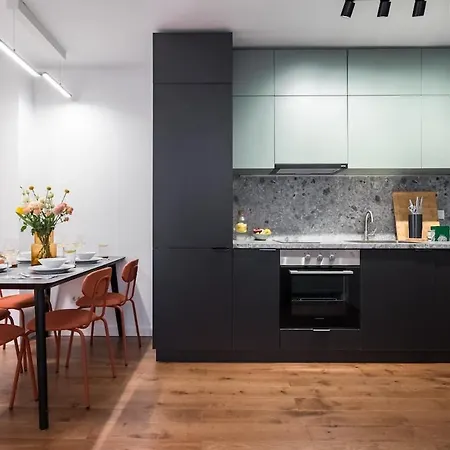Sunny 2br Flat - Amzei Square - Amazing Terrace شقة بوخارست