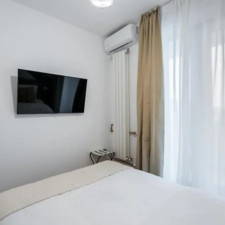 Sunny 2br Flat - Amzei Square - Amazing Terrace شقة بوخارست