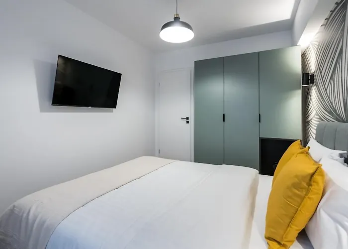 Sunny 2br Flat - Amzei Square - Amazing Terrace شقة