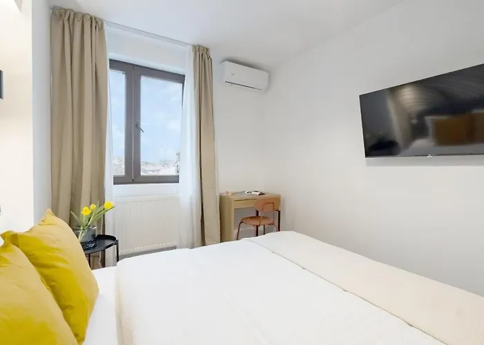 Sunny 2br Flat - Amzei Square - Amazing Terrace شقة *