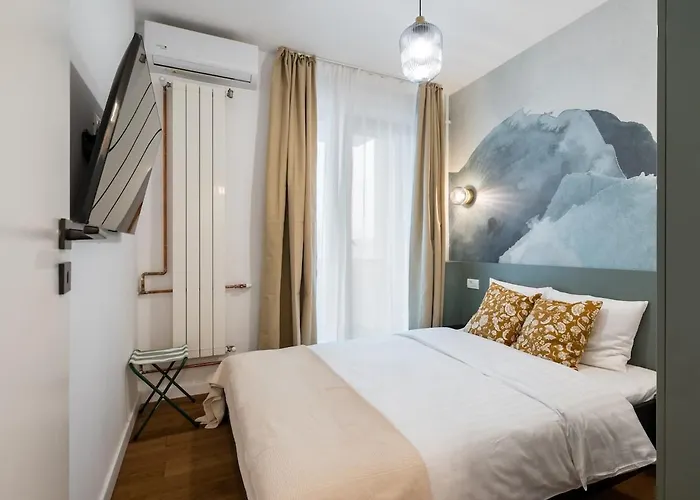 شقة Sunny 2br Flat - Amzei Square - Amazing Terrace *