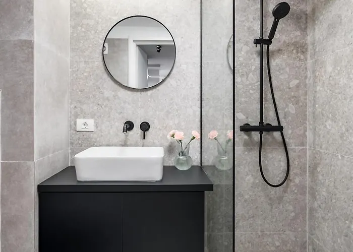 شقة Sunny 2br Flat - Amzei Square - Amazing Terrace *