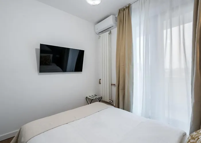 Sunny 2br Flat - Amzei Square - Amazing Terrace Apartman Bukarest