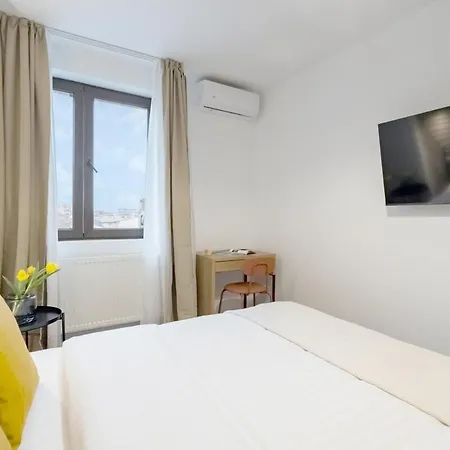 Sunny 2br Flat - Amzei Square - Amazing Terrace アパート *