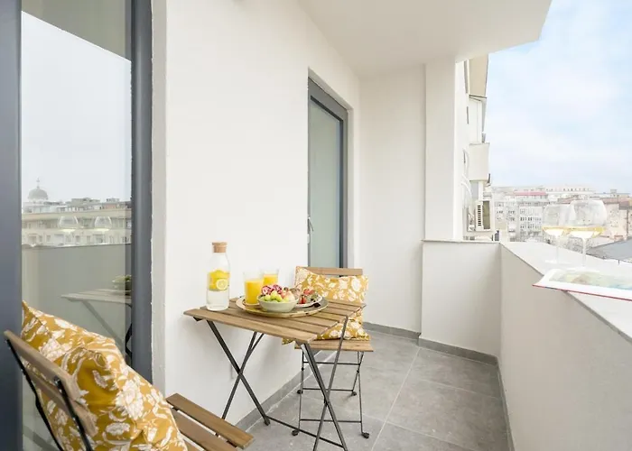 Sunny 2br Flat - Amzei Square - Amazing Terrace * Bükreş